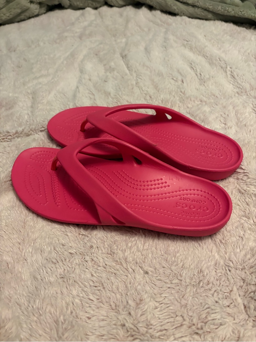 Croc pink flip flop sandals